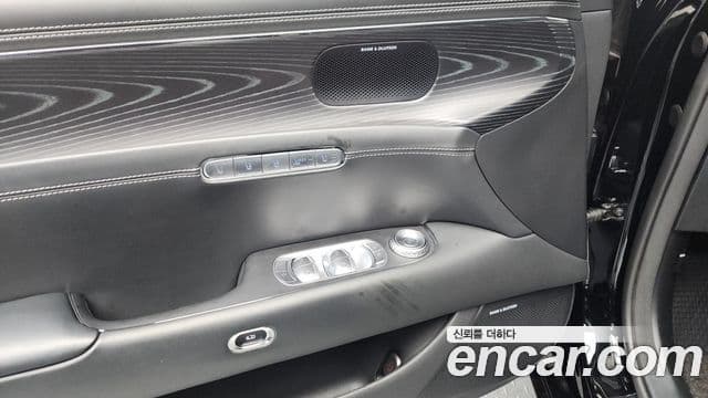 Genesis G90 2022 — Photo 14/43