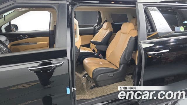 Kia Carnival 2021 — Şəkil 16/32