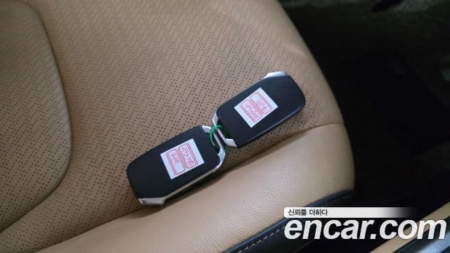 Kia Carnival 2021 — Şəkil 31/32