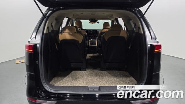 Kia Carnival 2021 — Şəkil 24/32