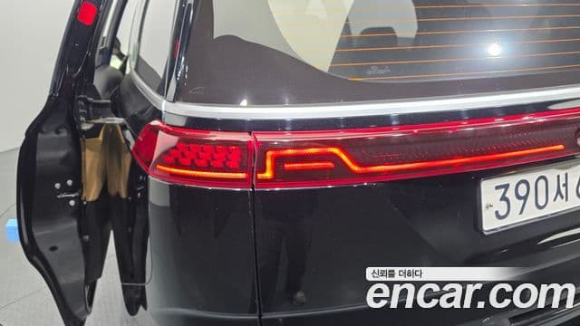 Kia Carnival 2021 — Şəkil 20/32