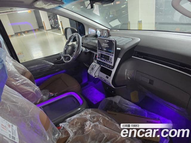 Hyundai Staria 2025 — ფოტო 8/14