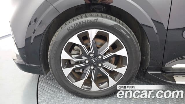 Kia Carnival 2022 — ფოტო 5/20