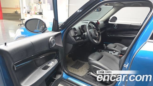 Mini Cooper Countryman 2021 — фото 10 из 20