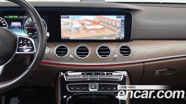 Mercedes-Benz E-Class 2019 — Şəkil 19/20