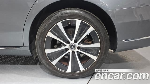 Mercedes-Benz E-Class 2019 — Photo 2/33