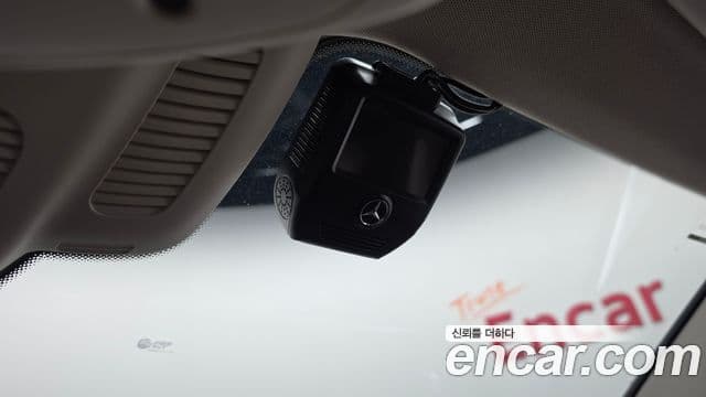 Mercedes-Benz E-Class 2019 — Photo 16/33