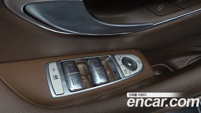 Mercedes-Benz E-Class 2019 — Photo 27/33