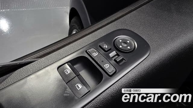 Hyundai Staria 2022 — ფოტო 19/20