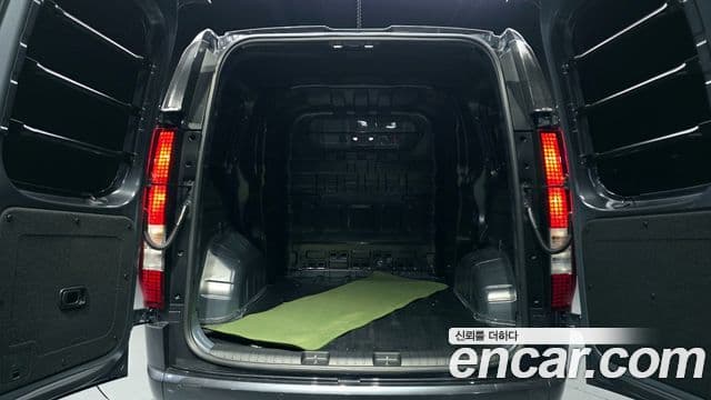 Hyundai Staria 2022 — Photo 29/32