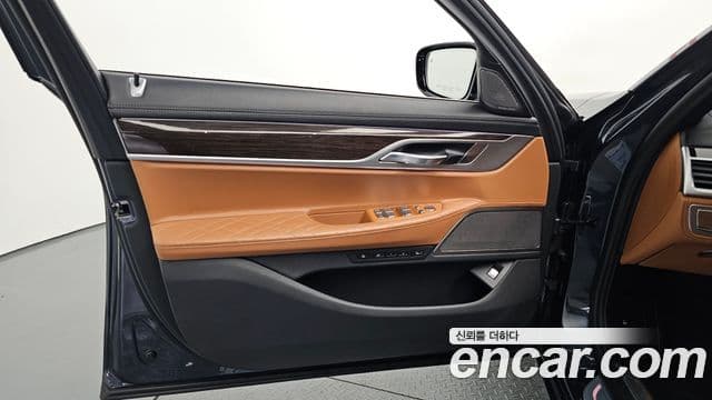 BMW 7 Series 2020 — ფოტო 26/37