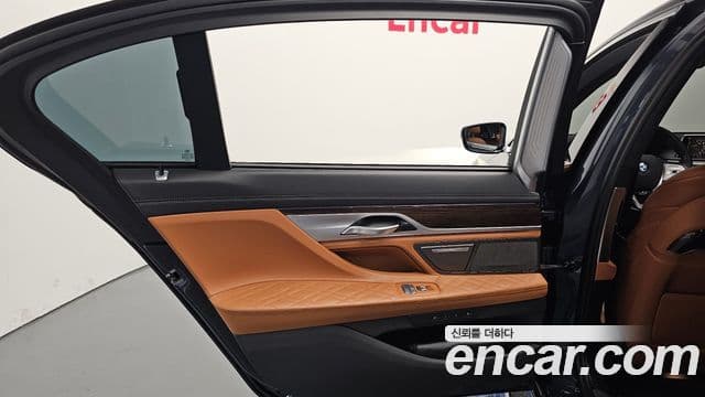 BMW 7 Series 2020 — ფოტო 23/37
