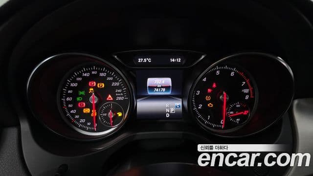 Mercedes-Benz GLA-Class 2018 — ფოტო 8/20