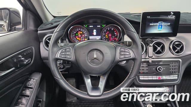 Mercedes-Benz GLA-Class 2018 — ფოტო 13/20