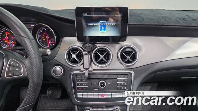 Mercedes-Benz GLA-Class 2018 — ფოტო 14/20