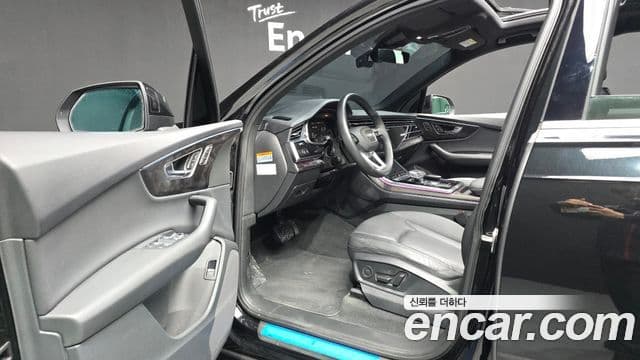 Audi Q7 2022 — Şəkil 10/20