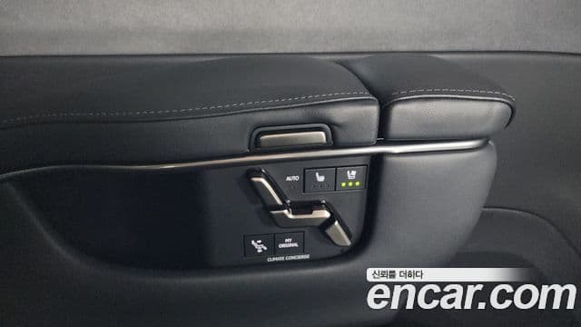 Lexus LM 2025 — Photo 24/44