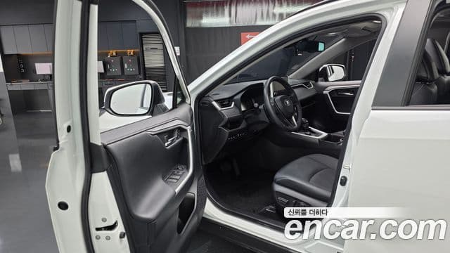 Toyota RAV4 2024 — ფოტო 10/20