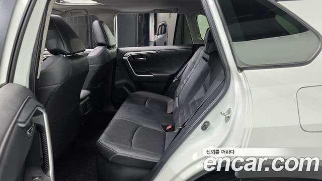 Toyota RAV4 2024 — ფოტო 12/20