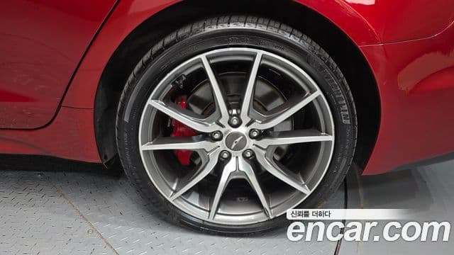 Genesis G70 2019 — Photo 21/35