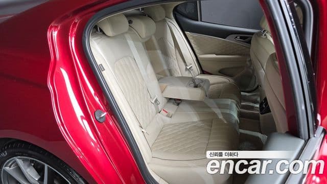 Genesis G70 2019 — Photo 15/35