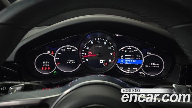 Porsche Cayenne 2023 — ფოტო 8/20