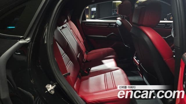 Porsche Cayenne 2023 — ფოტო 12/20