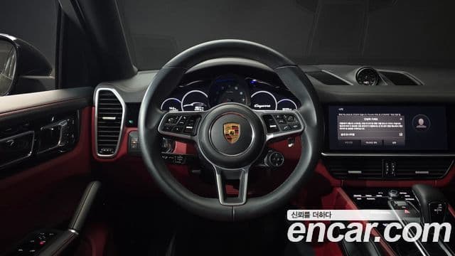 Porsche Cayenne 2023 — ფოტო 13/20