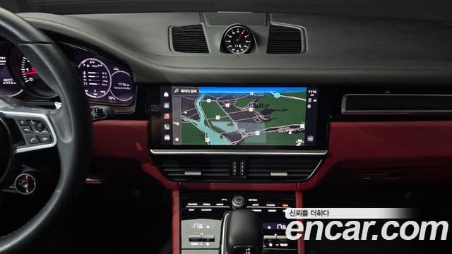 Porsche Cayenne 2023 — ფოტო 14/20