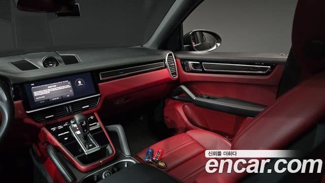 Porsche Cayenne 2023 — ფოტო 17/35
