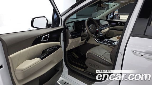 Kia Carnival 2021 — ფოტო 10/20