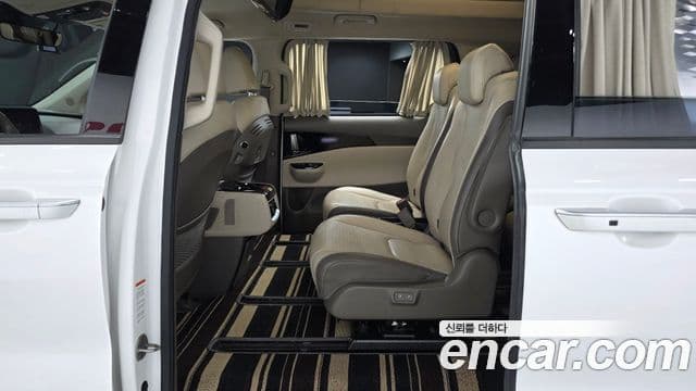 Kia Carnival 2021 — ფოტო 6/20