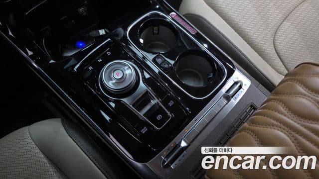 Kia Carnival 2021 — ფოტო 14/20