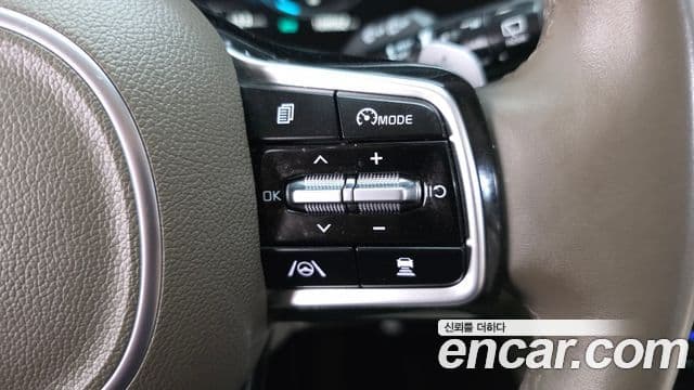 Kia Carnival 2021 — ფოტო 15/20