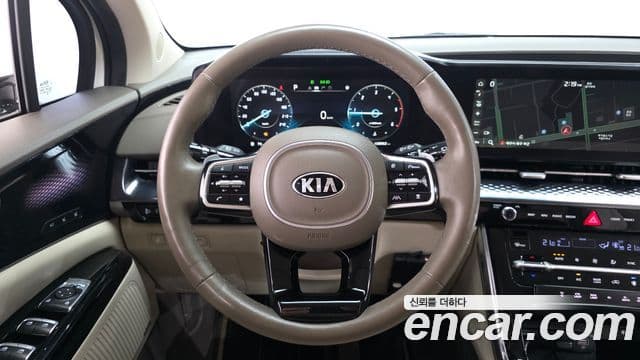 Kia Carnival 2021 — ფოტო 16/20