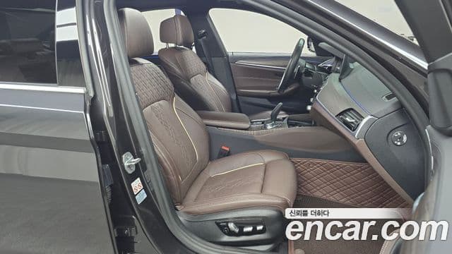 BMW 5 Series 2019 — Şəkil 10/20