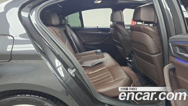 BMW 5 Series 2019 — Şəkil 11/20