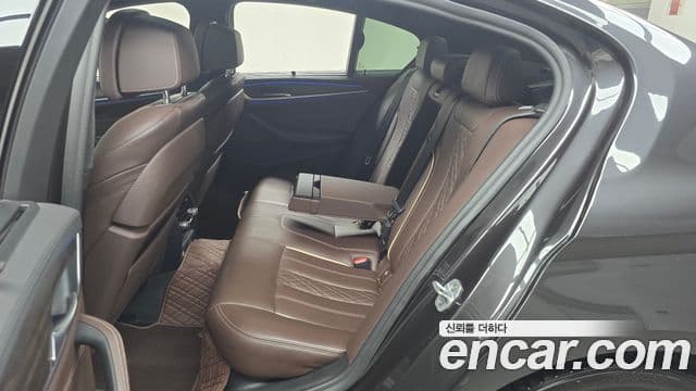 BMW 5 Series 2019 — Şəkil 12/20