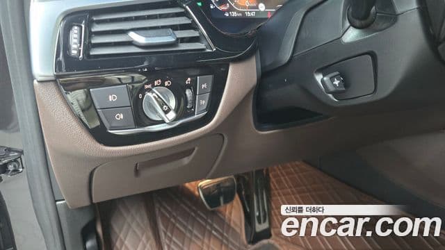 BMW 5 Series 2019 — Şəkil 19/20