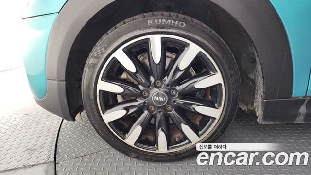 Mini Cooper S Convertible 2018 — ფოტო 8/31