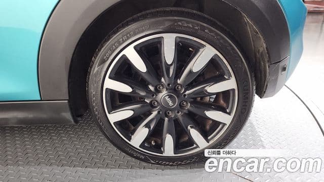 Mini Cooper S Convertible 2018 — ფოტო 21/31
