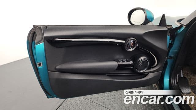 Mini Cooper S Convertible 2018 — ფოტო 29/31