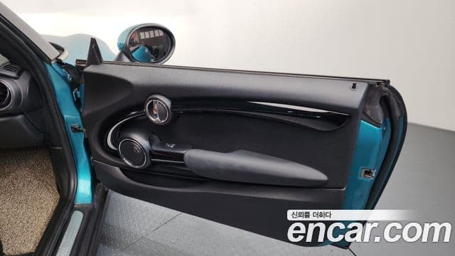 Mini Cooper S Convertible 2018 — ფოტო 7/31