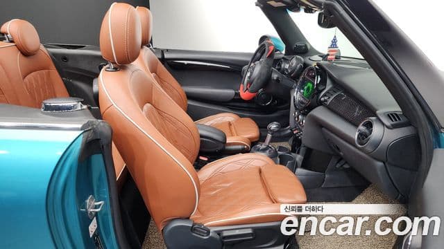Mini Cooper S Convertible 2018 — ფოტო 18/31