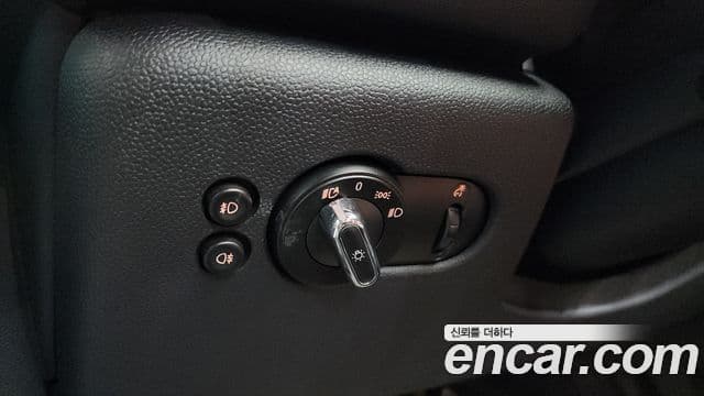 Mini Cooper S Convertible 2018 — ფოტო 1/31