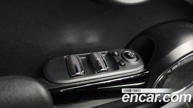 Mini Cooper S Convertible 2018 — ფოტო 26/31