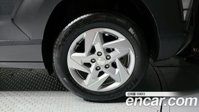 Hyundai Kona Hybrid 2023 — Photo 25/33