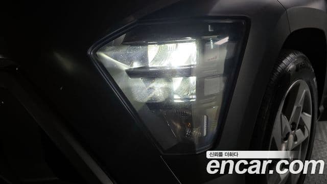 Hyundai Kona Hybrid 2023 — Photo 18/33