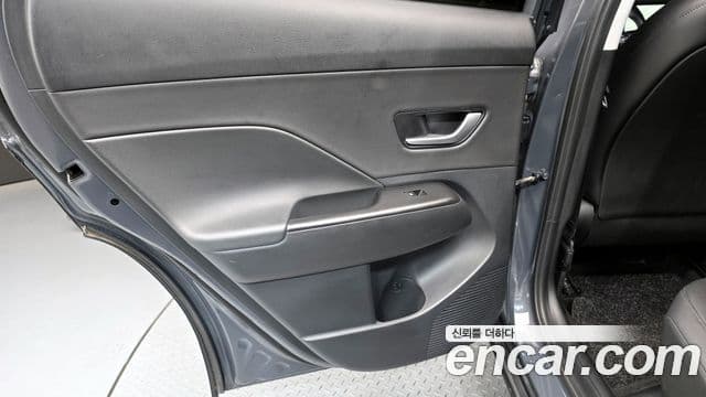 Hyundai Kona Hybrid 2023 — Photo 8/33