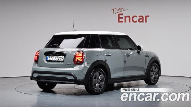 Mini Cooper 2021 — ფოტო 2/20
